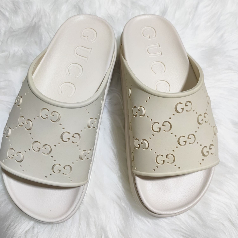 G*u*i slippers